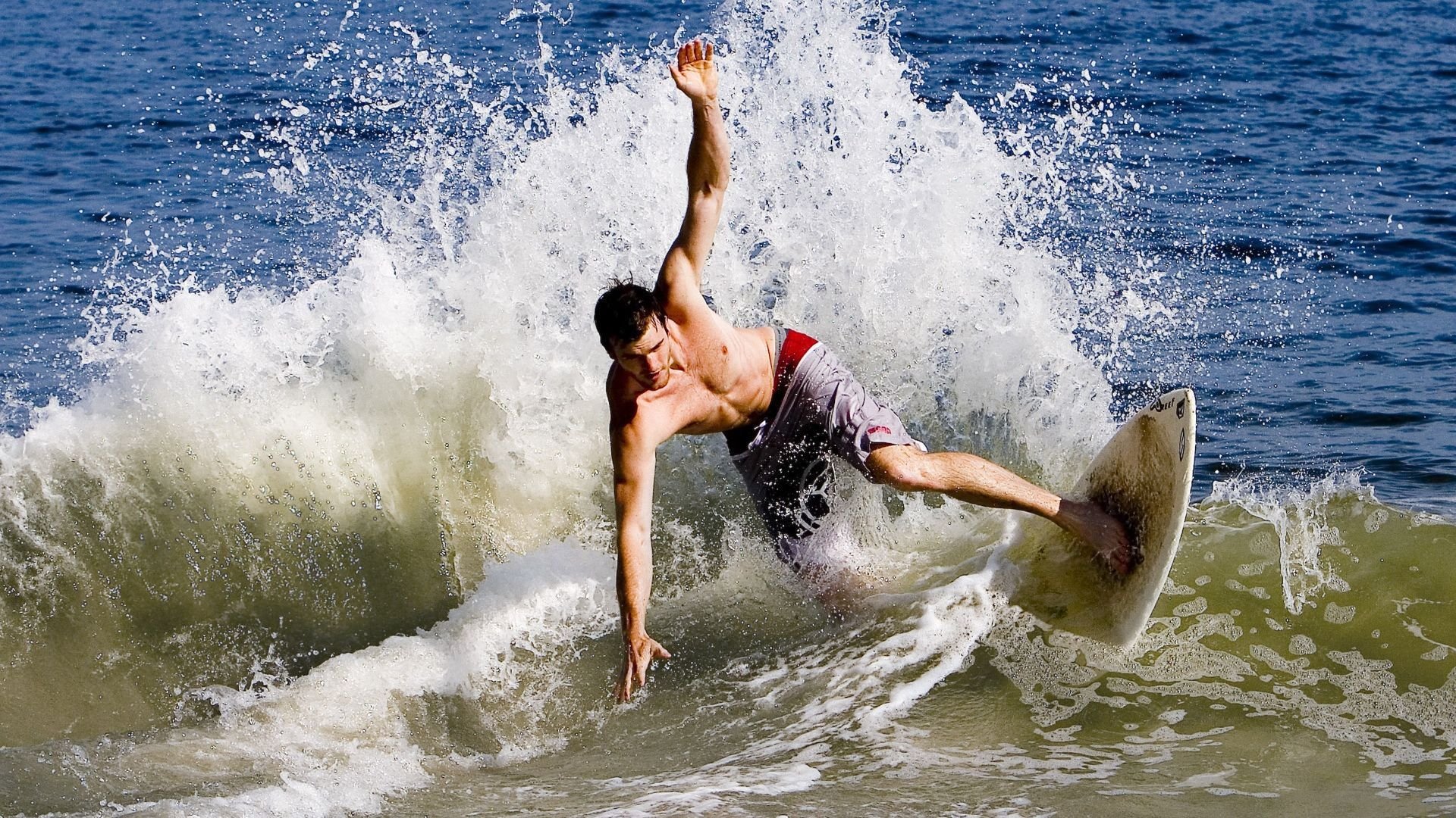 开云体育下载-“极速突破”——突破极限的经典超车瞬间，突破极限视频